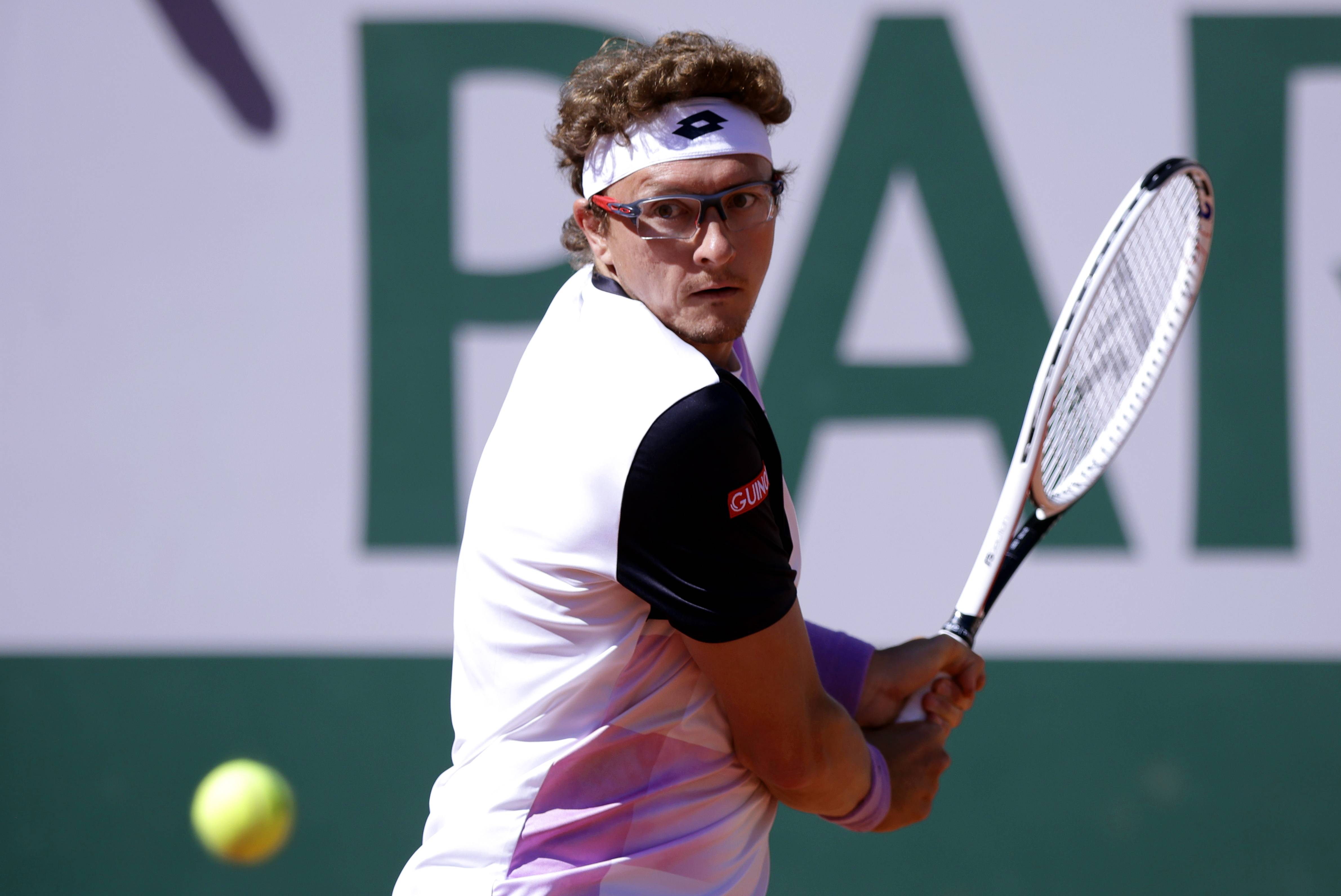 法国网球队爆冷美国网球队，费德勒送出助攻