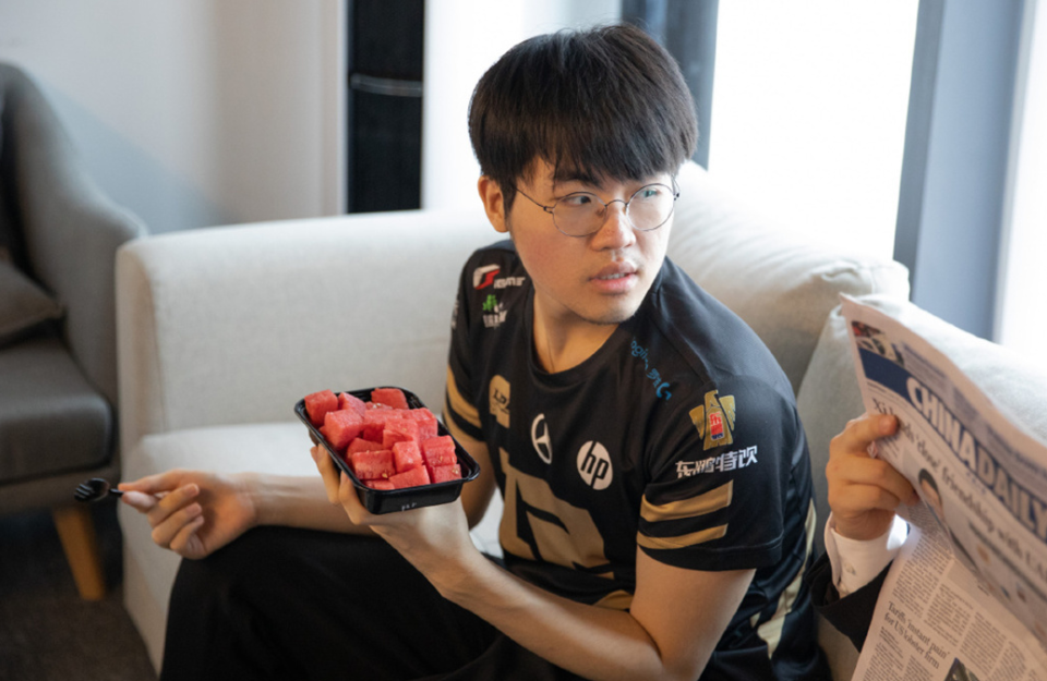 爱游戏-RNG绝地反击Excel，Meiko惊艳世界