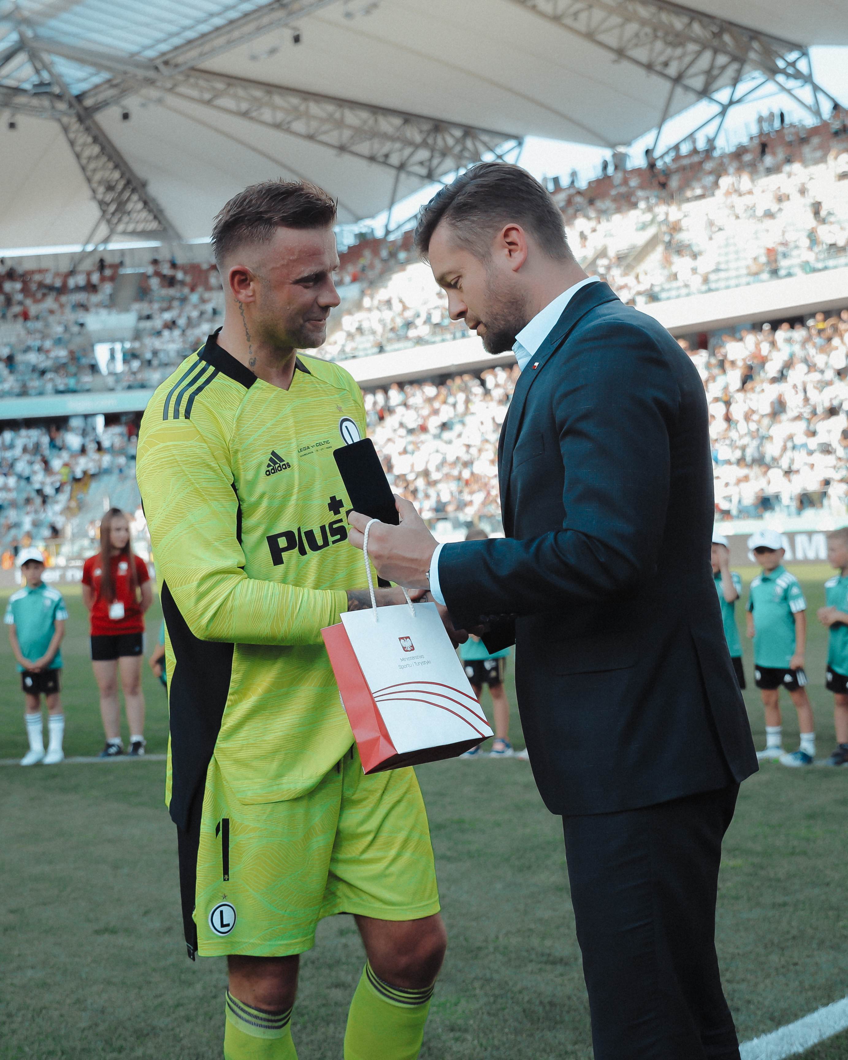 关于竞猜热点传奇谢幕,球迷泪洒赛场的信息 关于竞猜热点传奇谢幕,球迷泪洒赛场的信息