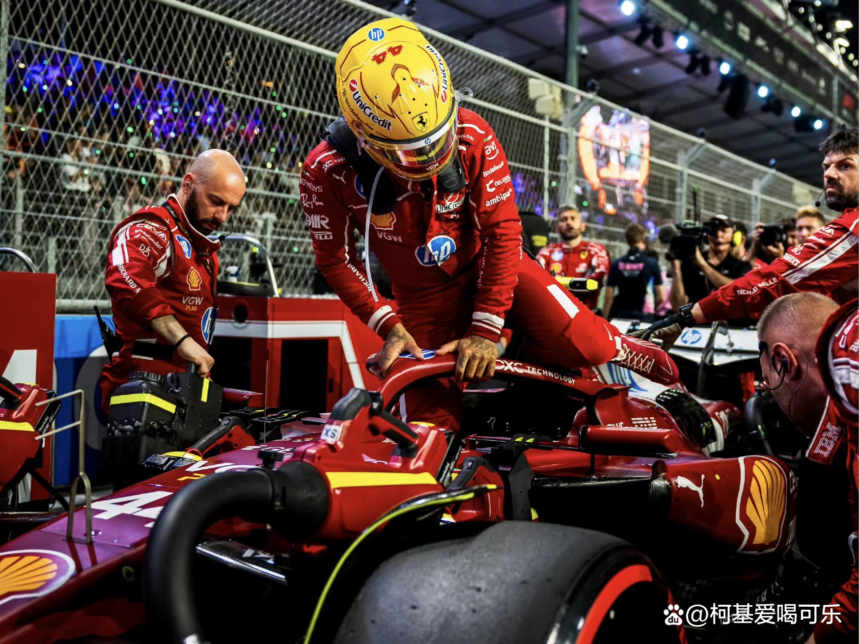 红牛二队翻盘阿斯顿马丁,维斯塔潘高光表现 红牛二队翻盘阿斯顿马丁,维斯塔潘高光表现