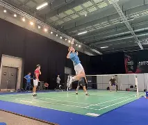 丹麦羽毛球队鏖战中国羽毛球队，李宗伟送出助攻