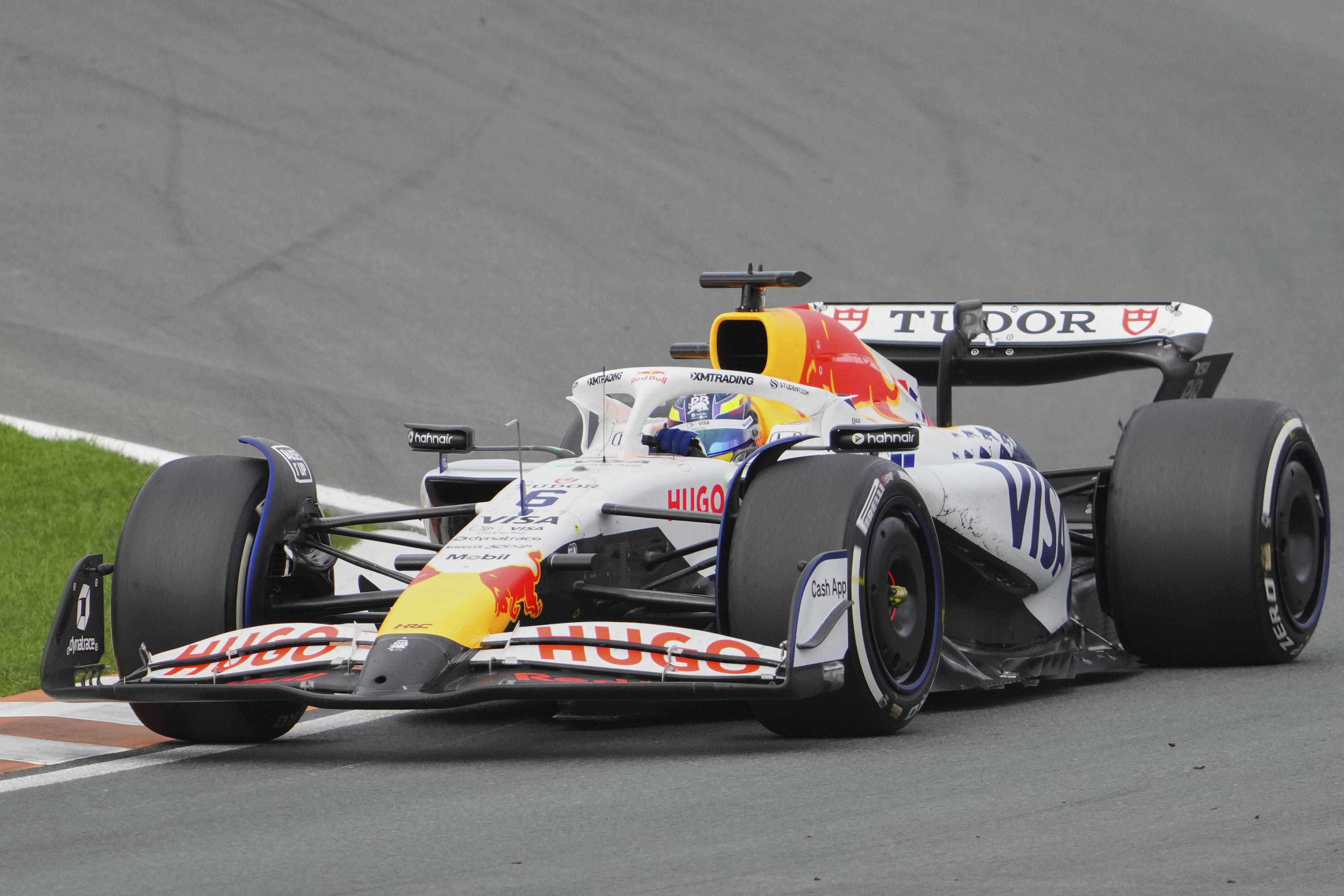 迈凯伦逆转红牛二队，塞恩斯惊艳四座