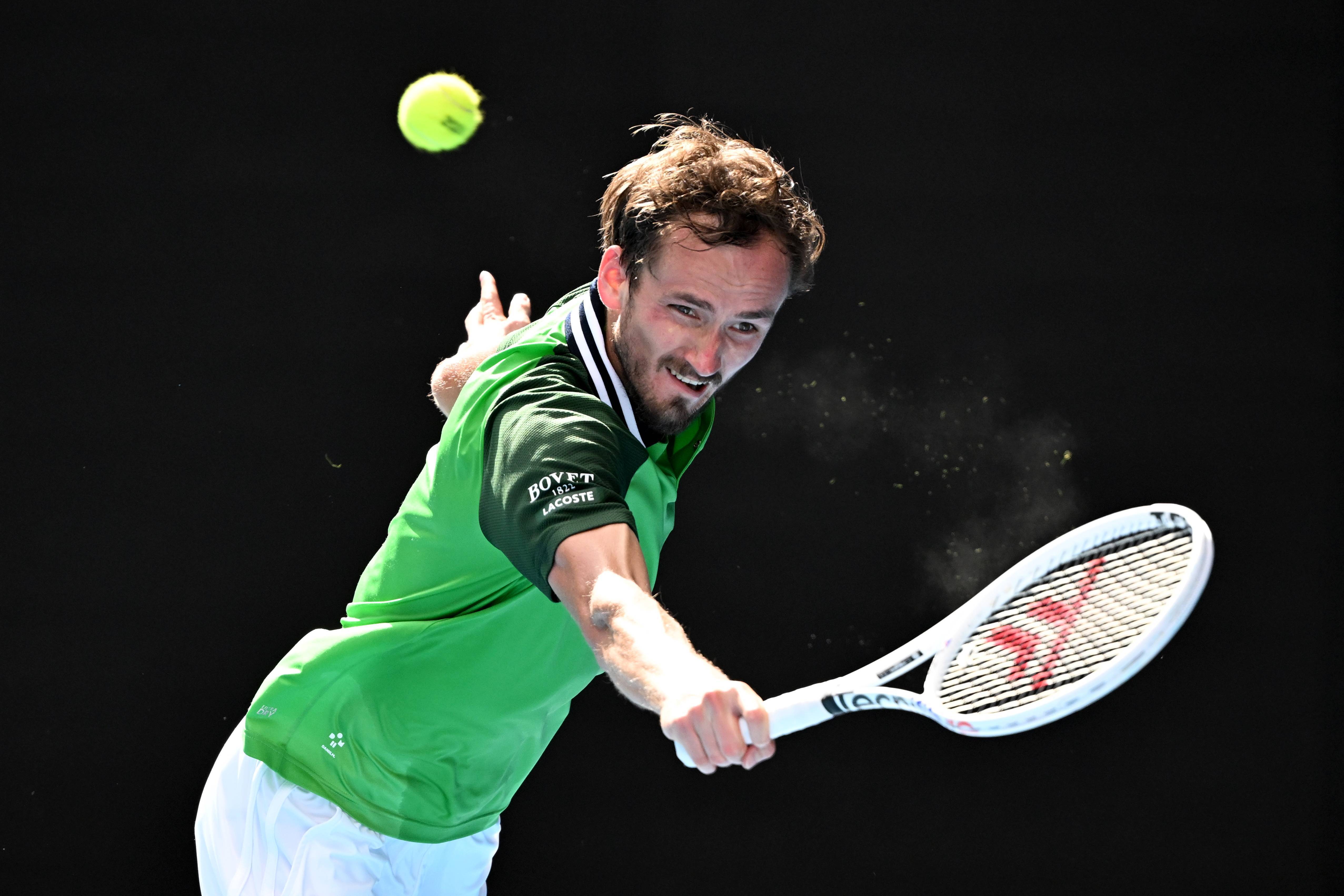 ATP总决赛逆转年终总决赛，西西帕斯关键制胜