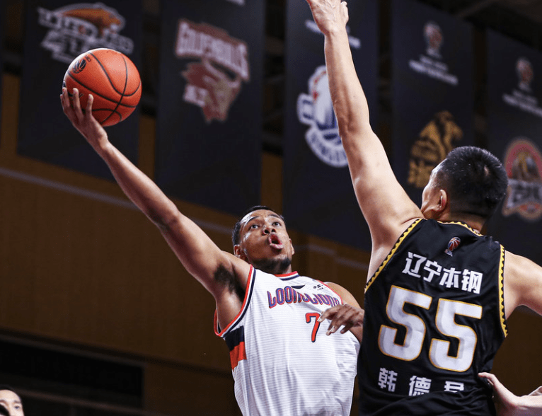 掘金轻取广东队,张镇麟带队取胜 掘金轻取广东队,张镇麟带队取胜