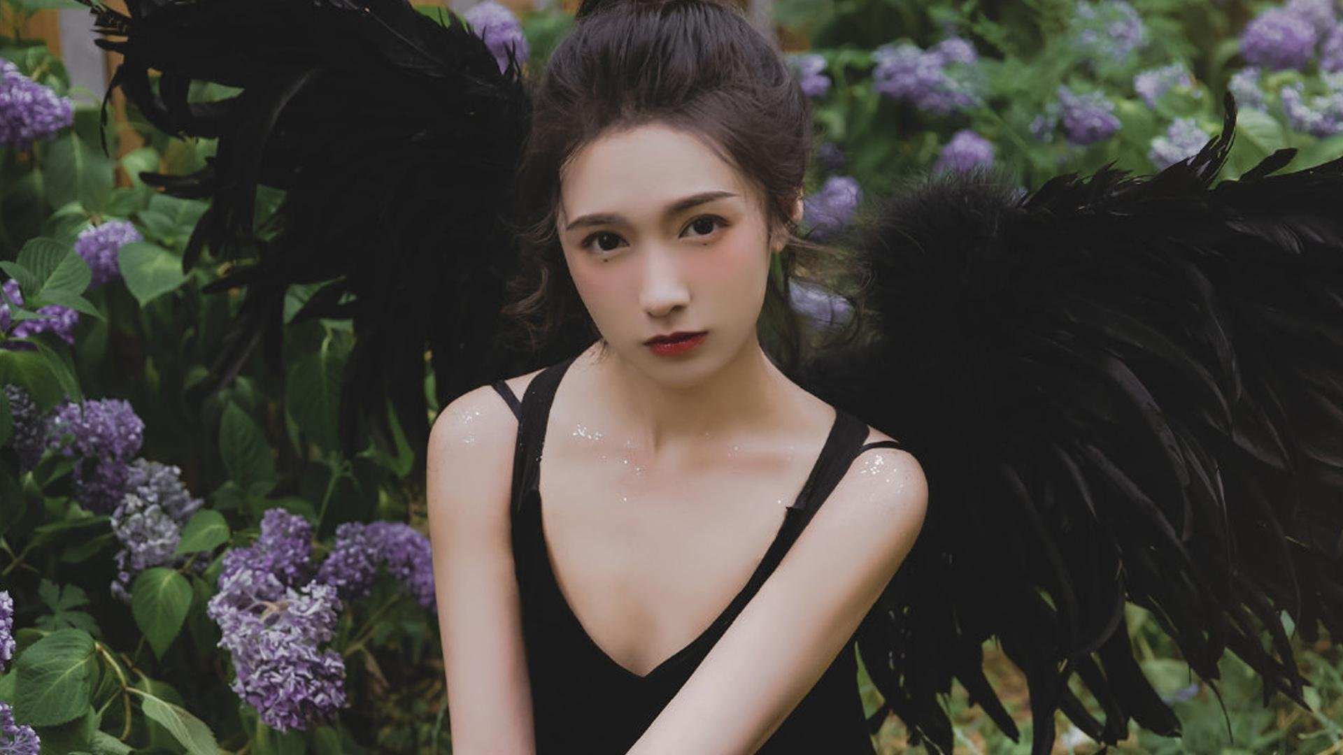 红牛绝地逆转，塞恩斯破纪录，一场逆转与传奇交织的F1战役